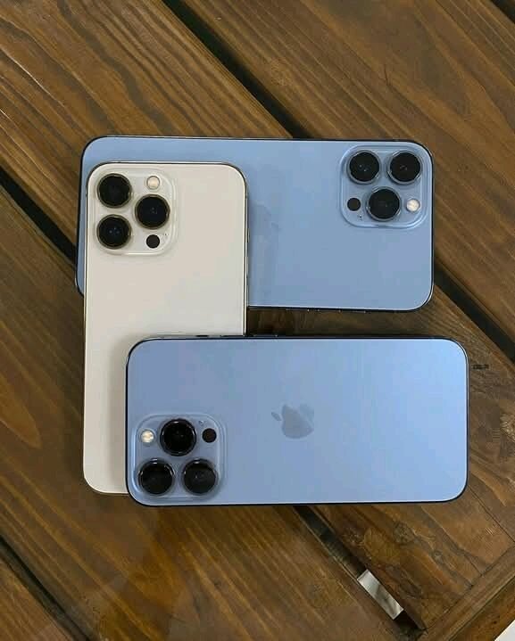 iPhone 12 Pro - Triple Cam