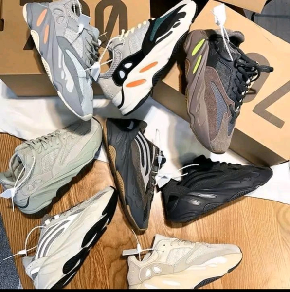 Yeezy 700 v2