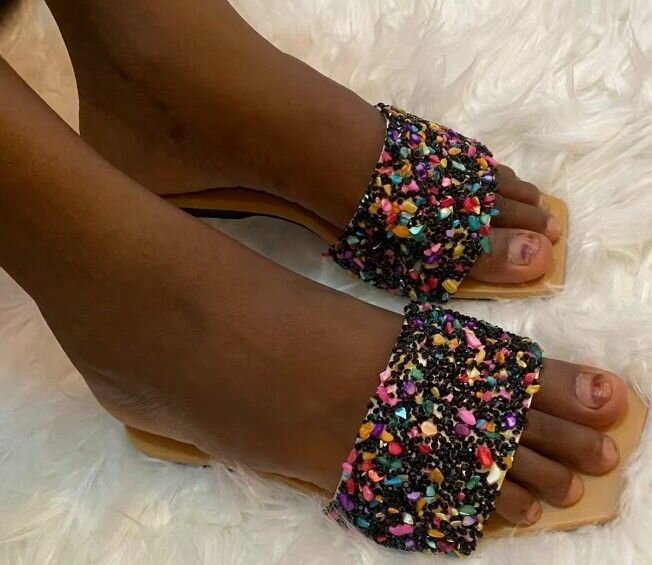 Sandales en perles colorées