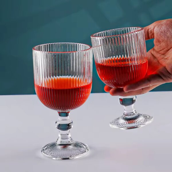 12 Verre à vin en verre côtelé