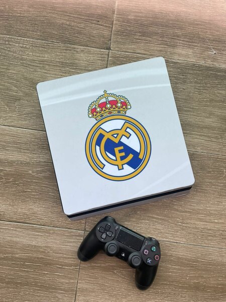 Ps4 Slim avec 10 Jeux intégrés