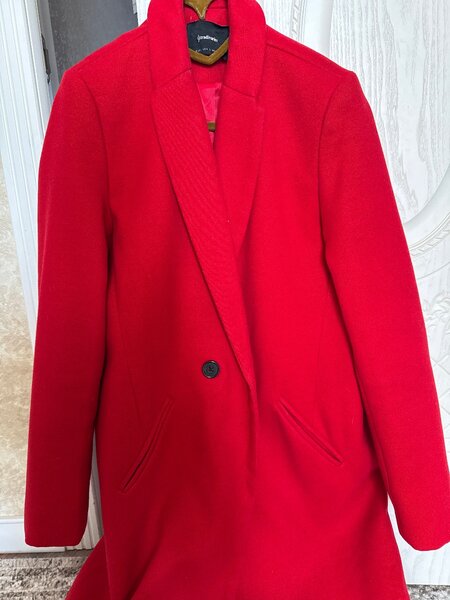 Пальто Stradivarius , красное