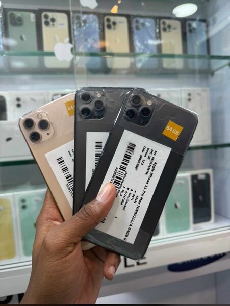 iPhone 11 Pro Max/64giga TRÈS NEUF IMPORTER ORIGINAL