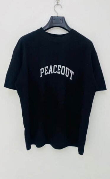 T-shirt noir "Peaceout"
