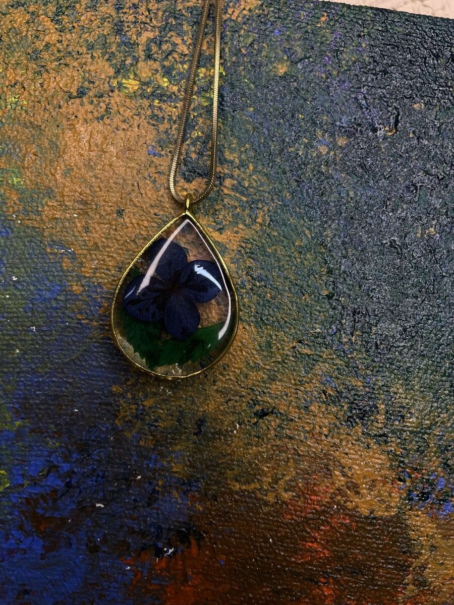 Resin flower pendant