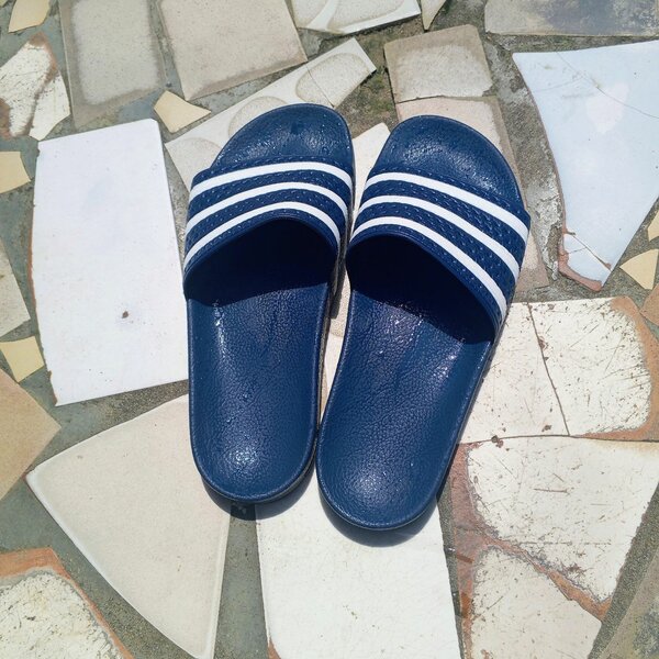 Tongs de bain Adidas bleues