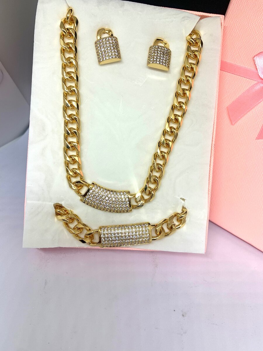 Ladies necklace set