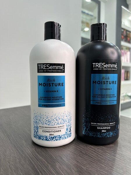 Tresemme Rich moisture shampoo and conditioner *900ml.