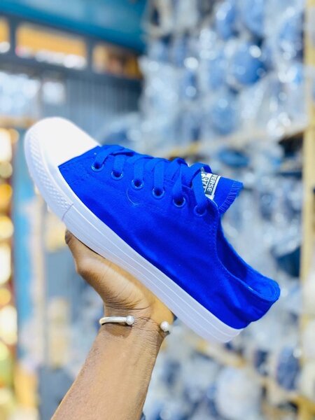 Baskets bleues unisexes