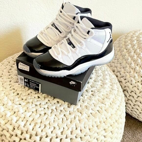 AIR JORDAN 11 RETRO