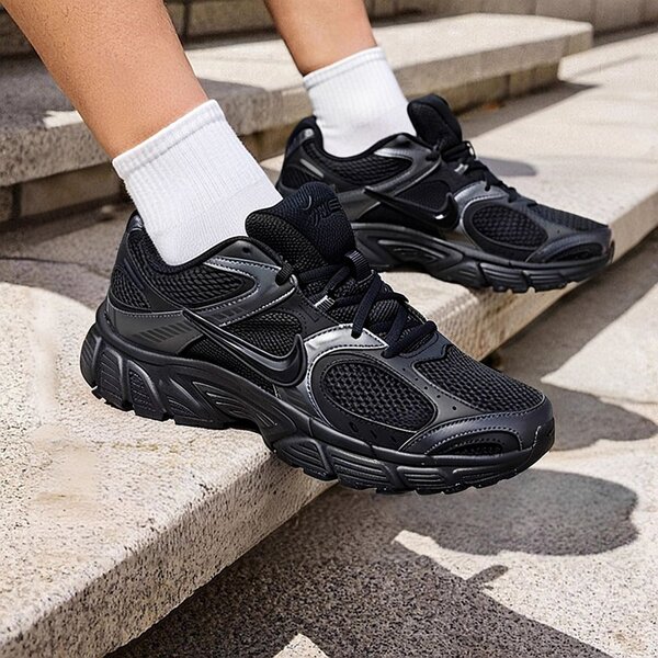 Basket Nike noir unisexe