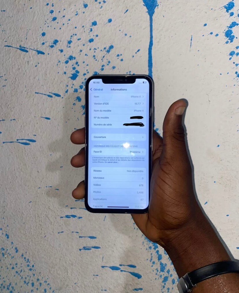 iPhone X avec écran fissuré