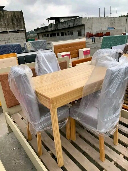 Table à manger avec chaises