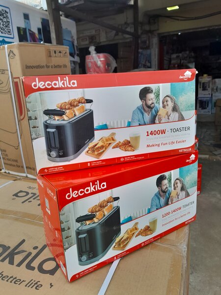 DECAKILA 4 SLICE TOASTER WITH STORAGE AND REHEAT