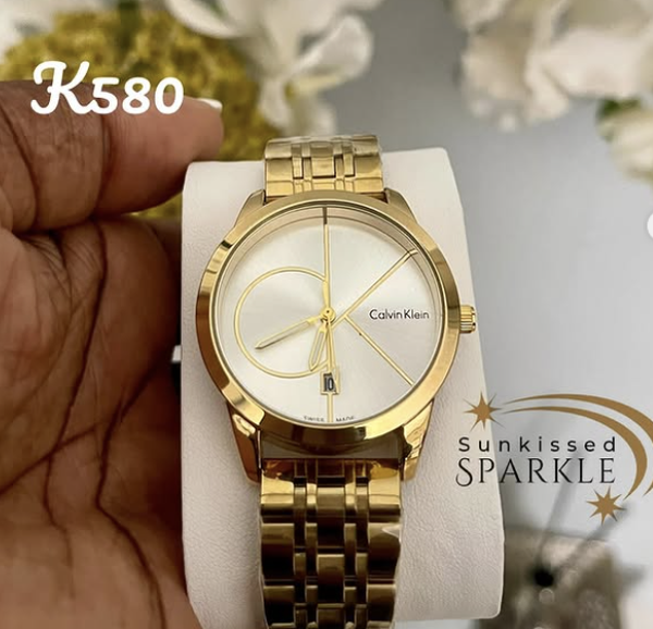 Upgrade your time piece collection with these amazing pieces😍. Perfect for gifting yourself and your loved ones❤️