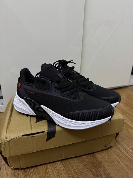 Мужская и женская обувь от спортивных брендов Лининг, Анта