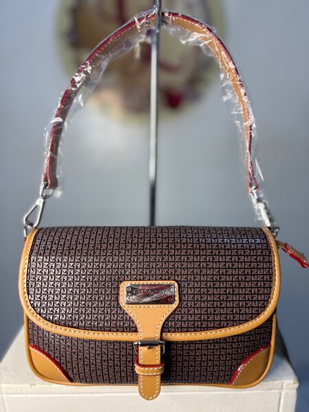 Sac à bandoulière élégant en cuir