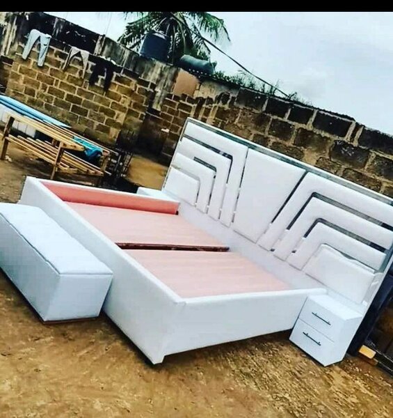 King Size Bed With Drawers