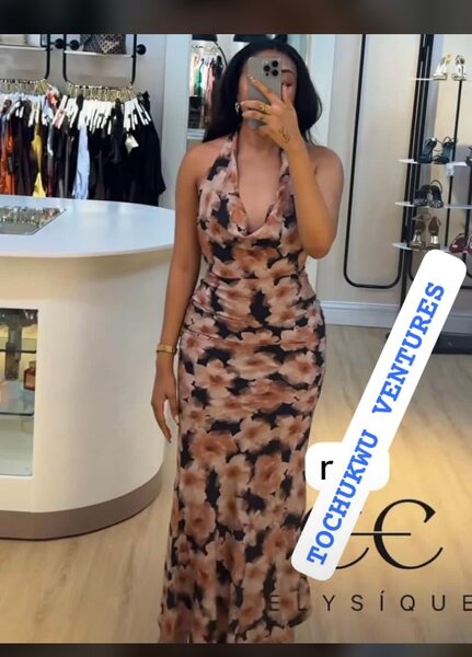 Robe élégante à fleurs rose