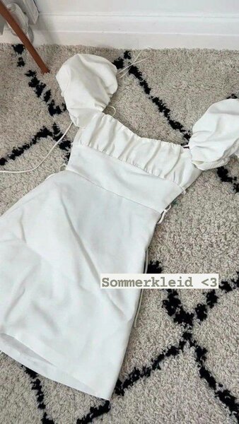 Robe d'été blanche élégante