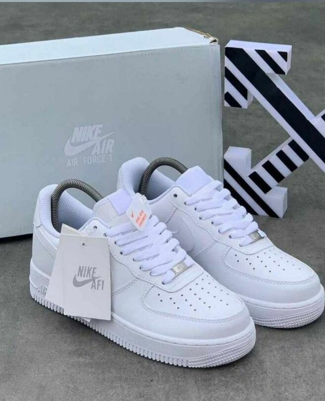Nike Air Force 1 Triple White