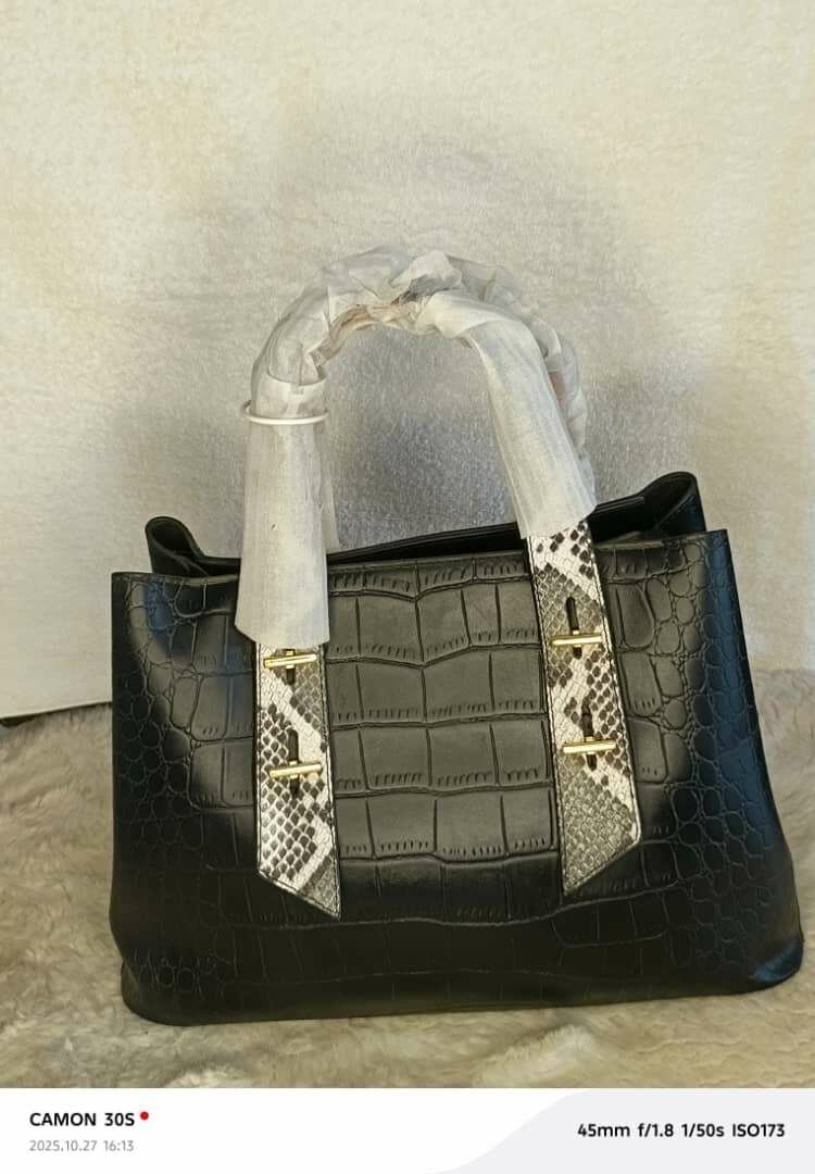 Sac à main en cuir noir élégant