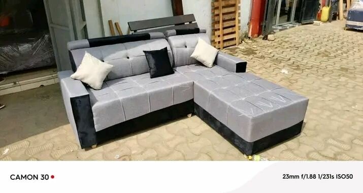 Canapé 5 place disponible