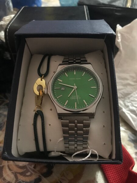 Montre élégante en acier inoxydable