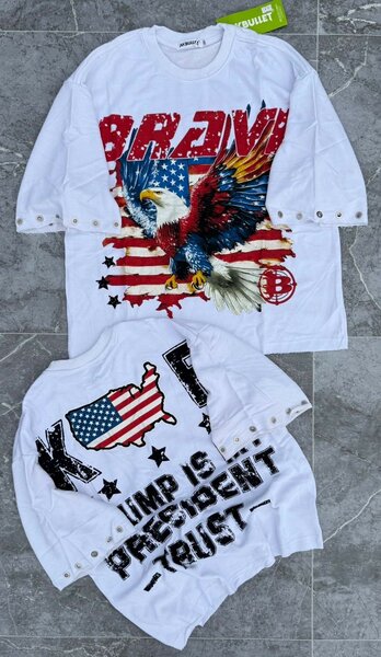 T-shirt graphique à œillets