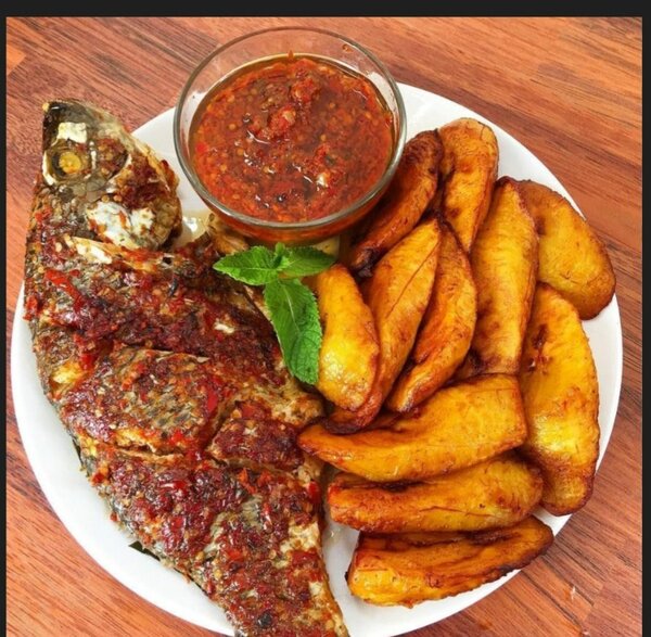 Poisson grillé avec plantains