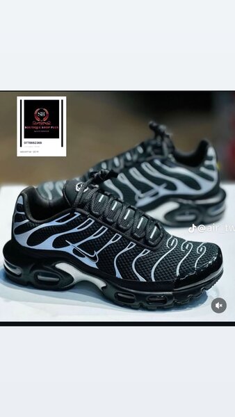 Basket NIKE TN authentique dans carton