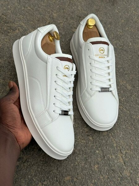 Chaussures sneakers en cuir élégantes