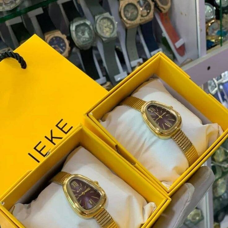 Montre élégante en or IEKE