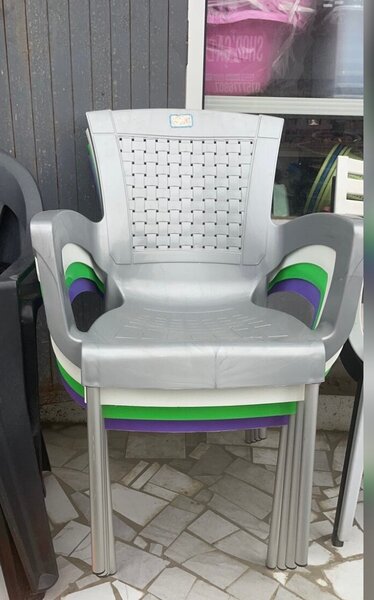 Chaise de jardin empilable