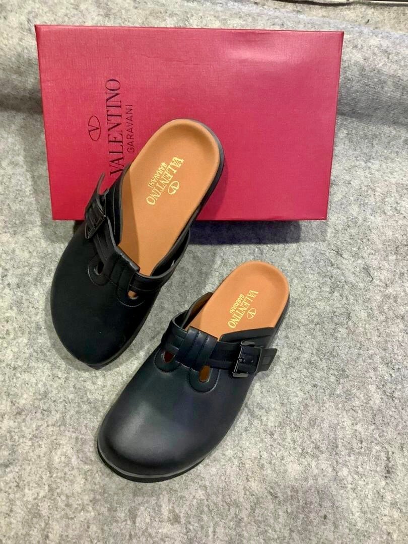 Sabots Valentino en cuir noir