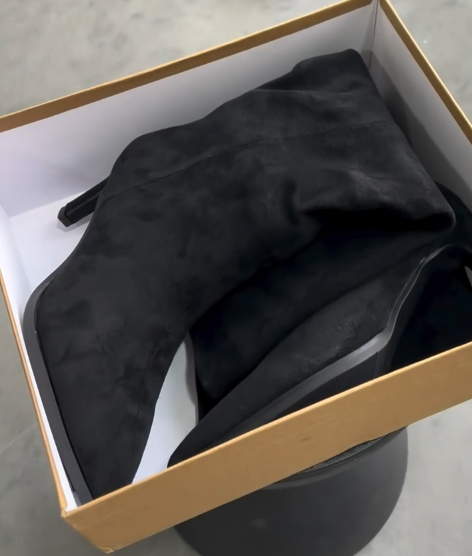 Удлинённые сапоги от Zara отличаются минималистичным дизайном, качественными материалами и универсальным стилем.😍🔥