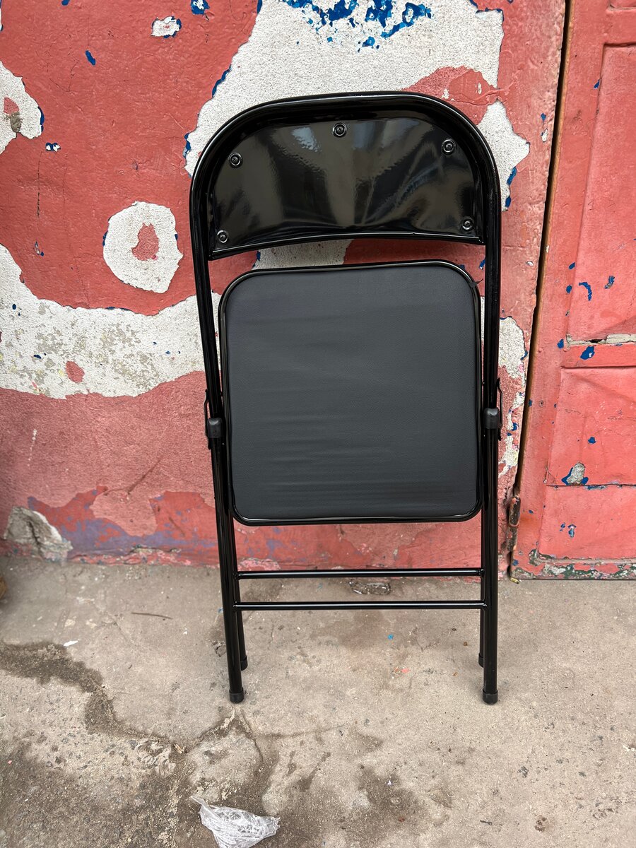 Chaise pliante noire pratique