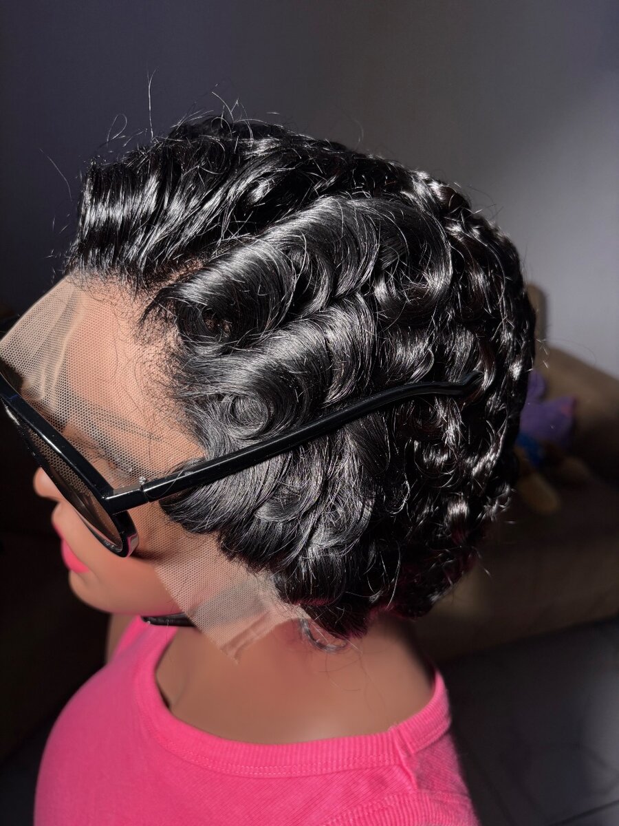 Perruque en dentelle ondulée