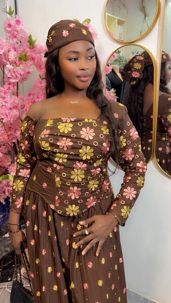 Tissu en dentelle floral coloré