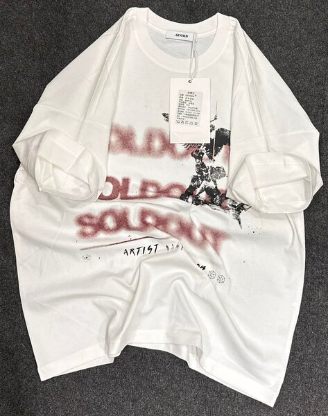 T-shirt large imprimé moderne