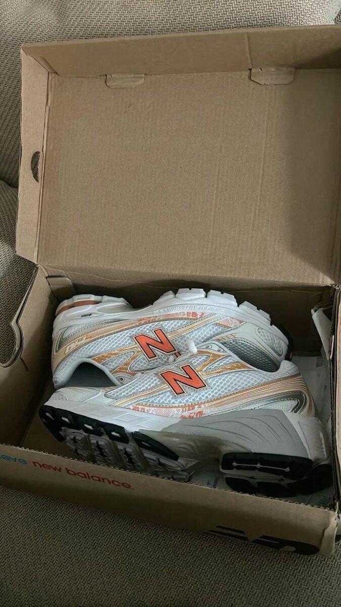 New Balance 740