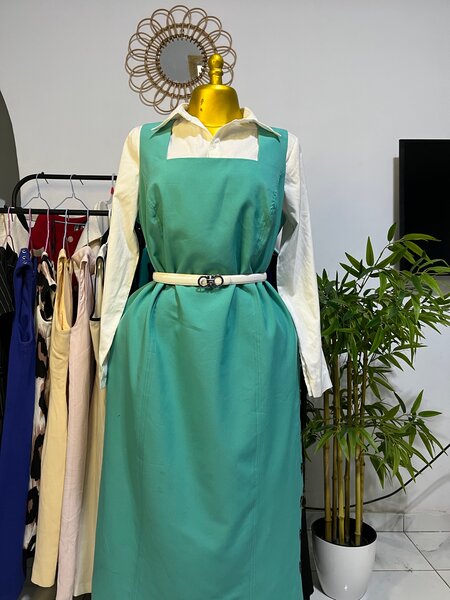 Robe élégante à boutons