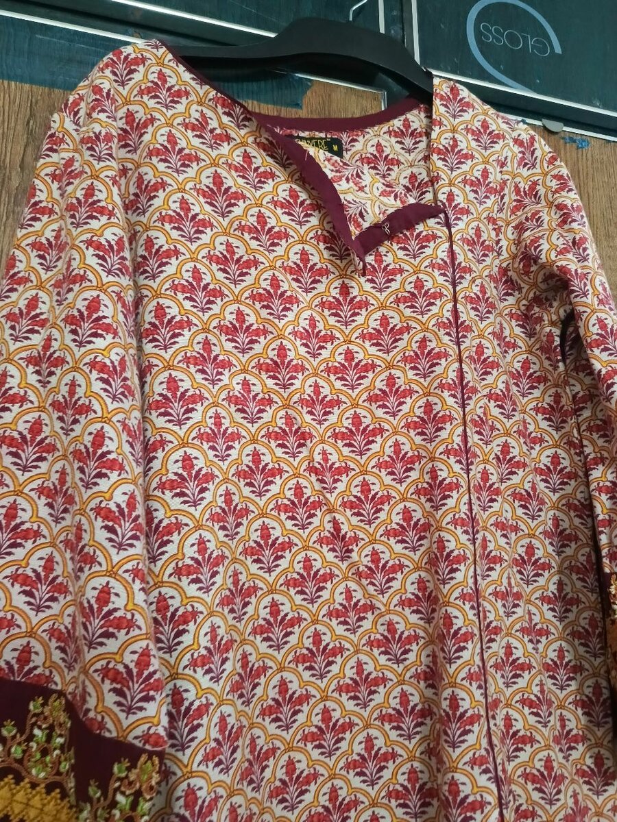 Brand: chineyre, sides closed, front open