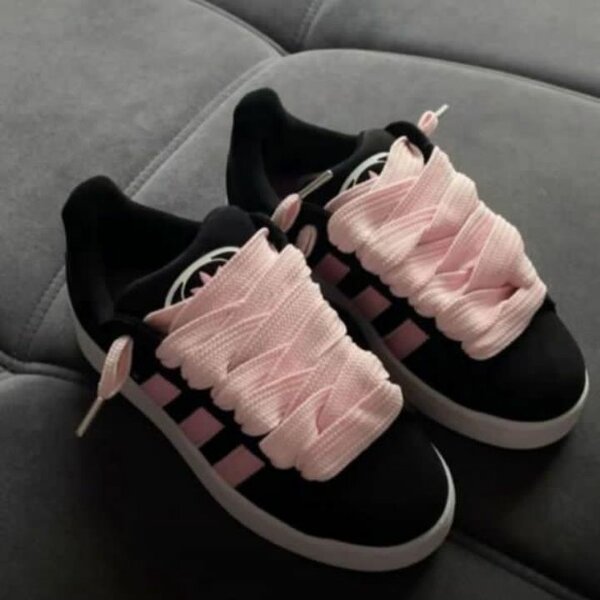 Baskets noires à lacets roses