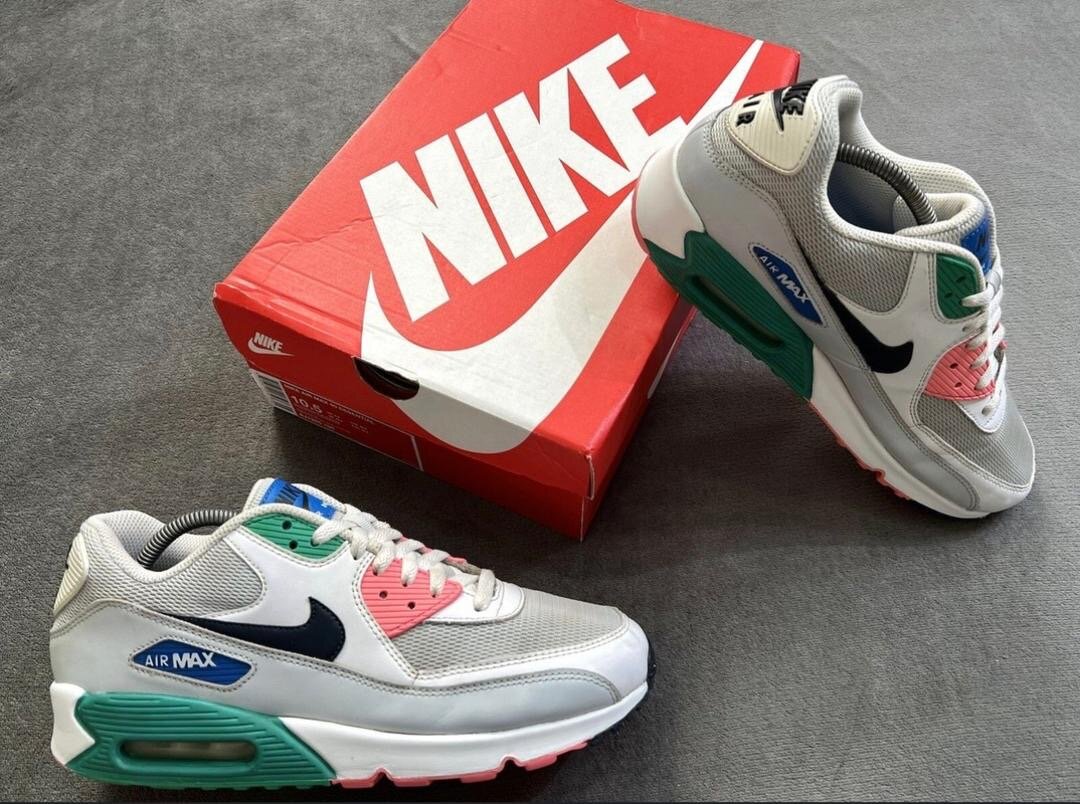 Nike Air Max 90 Sneakers