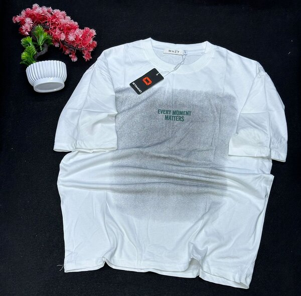 T-shirt "Every Moment Matters"