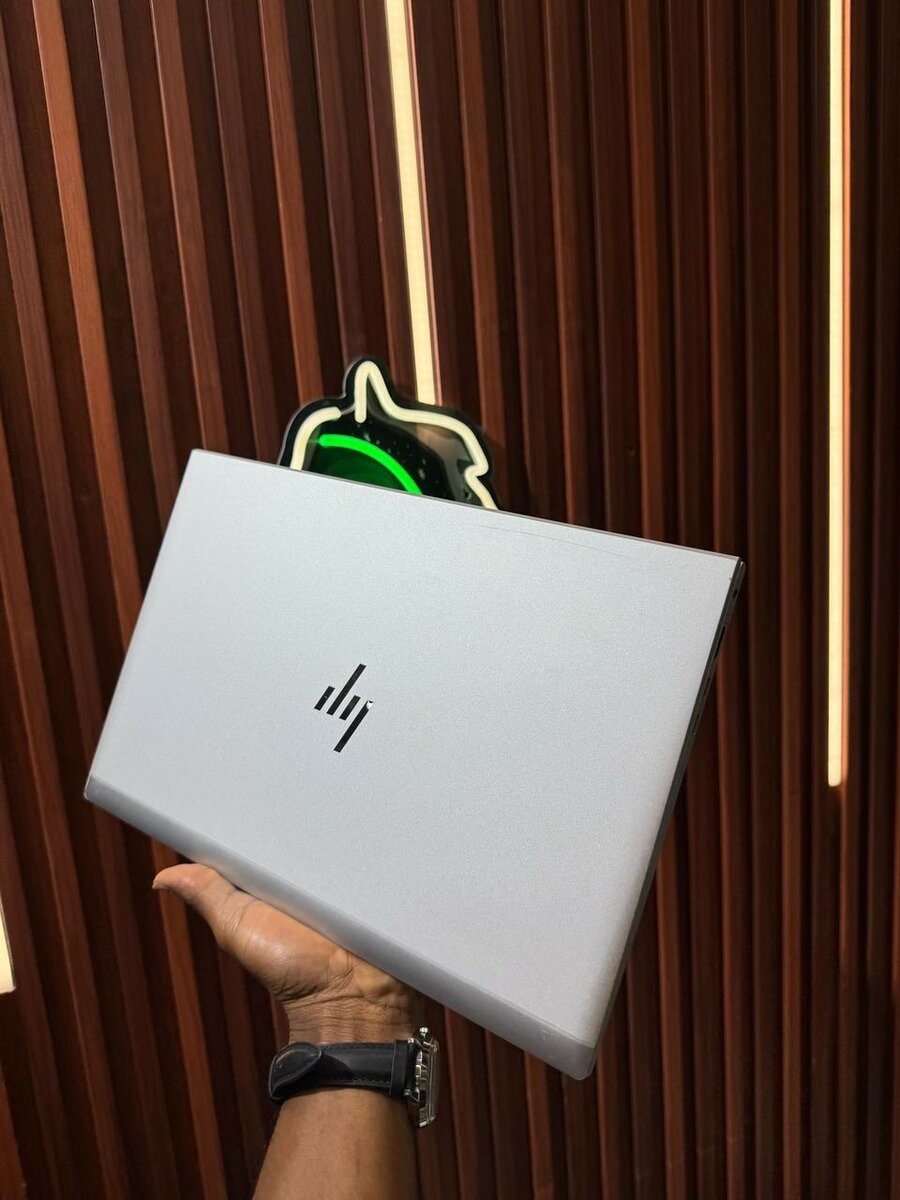 *HP ELITEBOOK 830 G7*