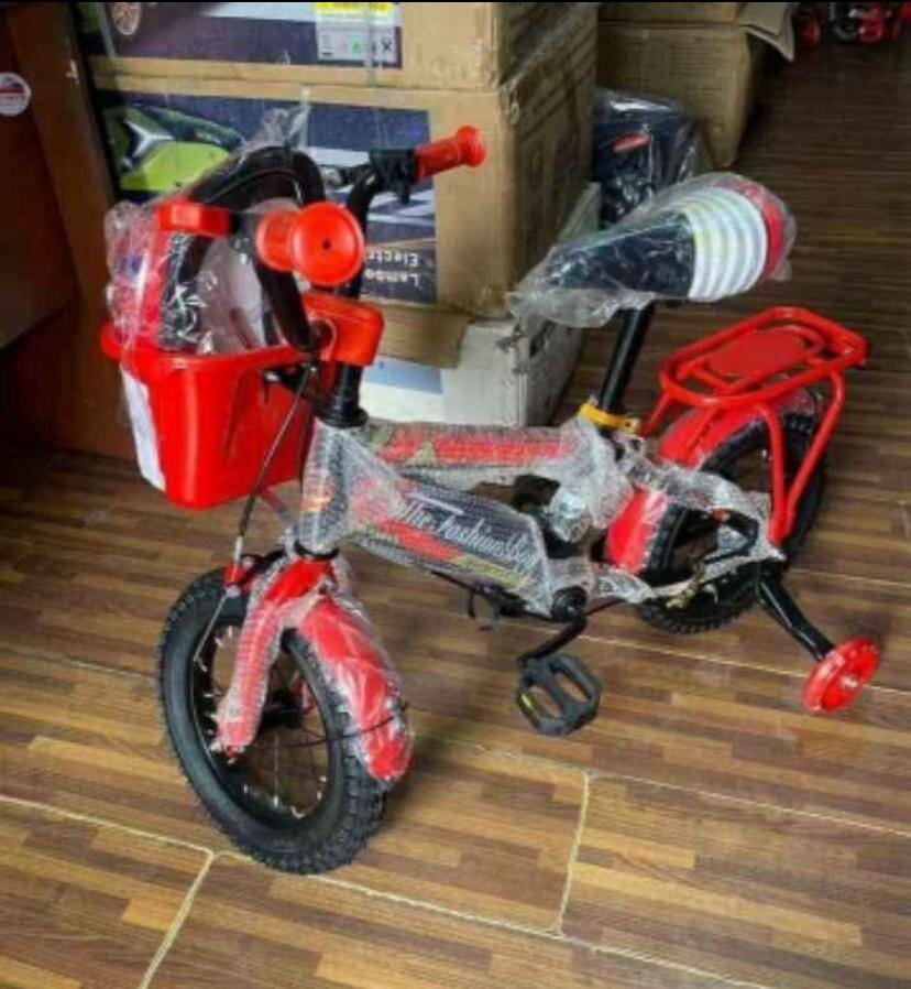 Vélo pour enfant avec stabilisateurs