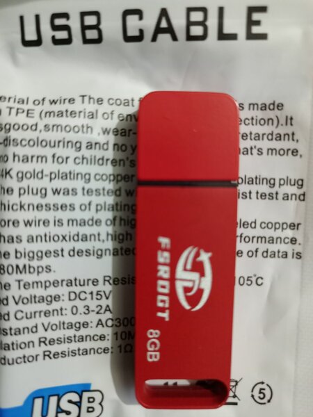 CLE USB ORDINAIRE  DE 8 GIGA