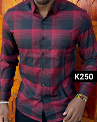 Chemise homme noire à carreaux rouges